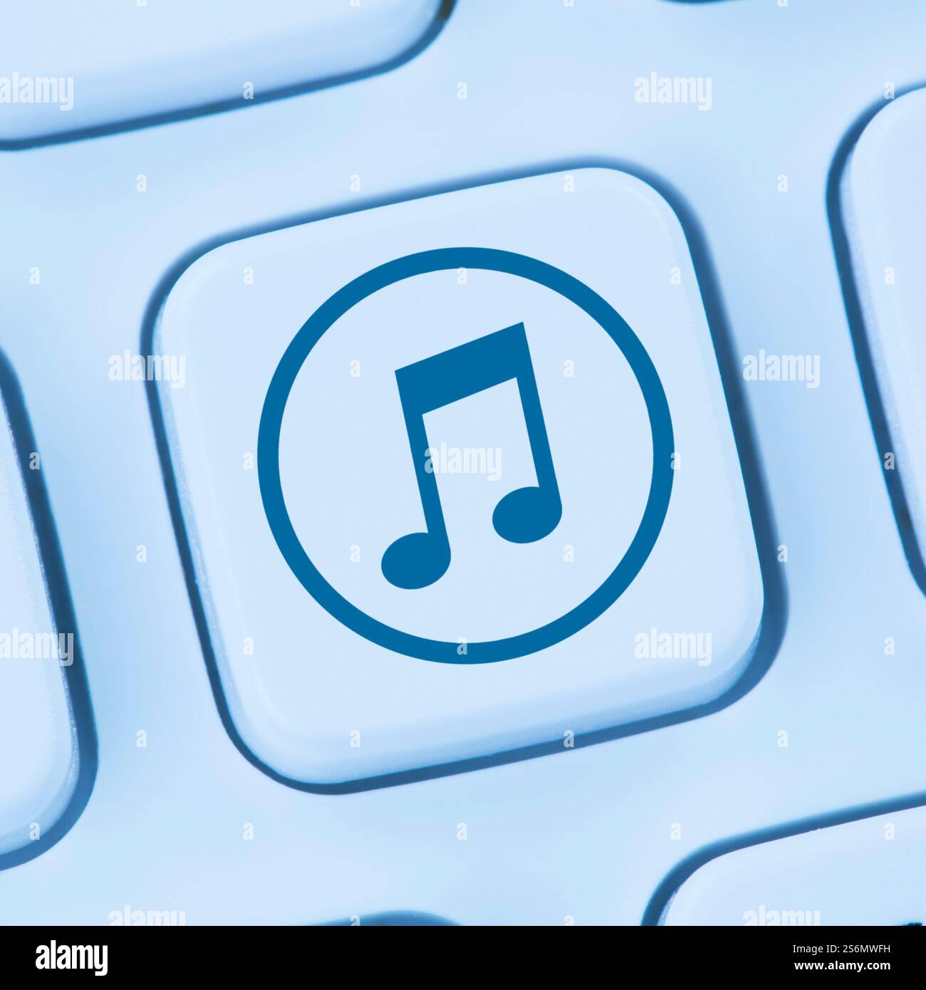 Musik hören Download Download Online herunterladen Internet Blue Computer Web Tastatur Stockfoto