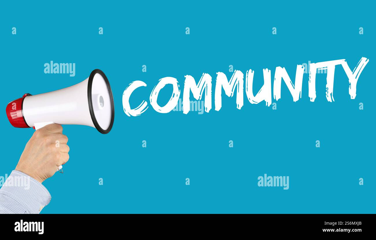 community Community soziale Netzwerke soziale Netzwerke Computer Hand mit Megaphon Stockfoto