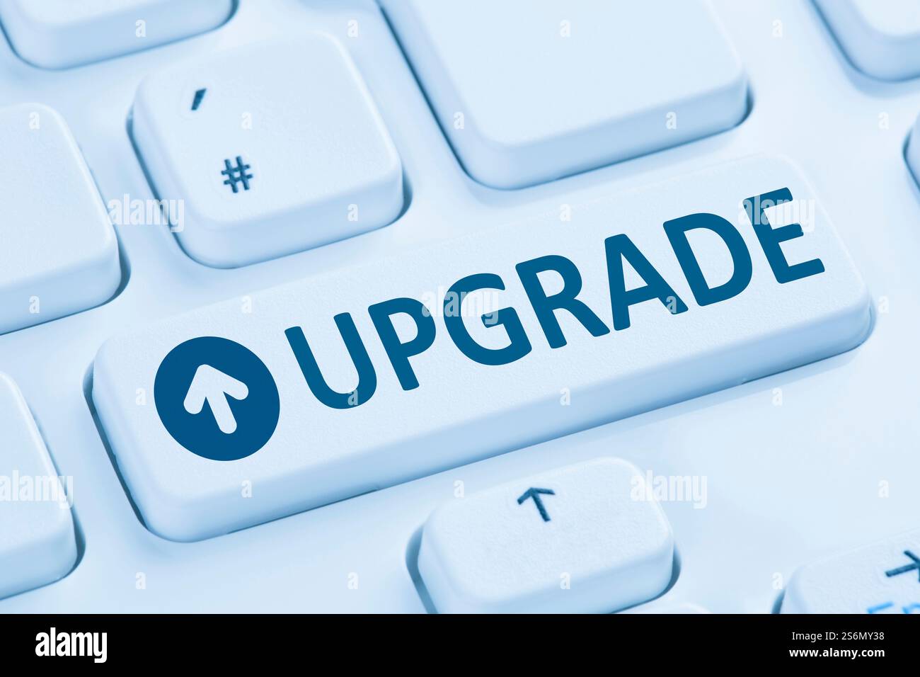 Symbol für Upgrade-Software-Programm blaue Computertastatur Stockfoto