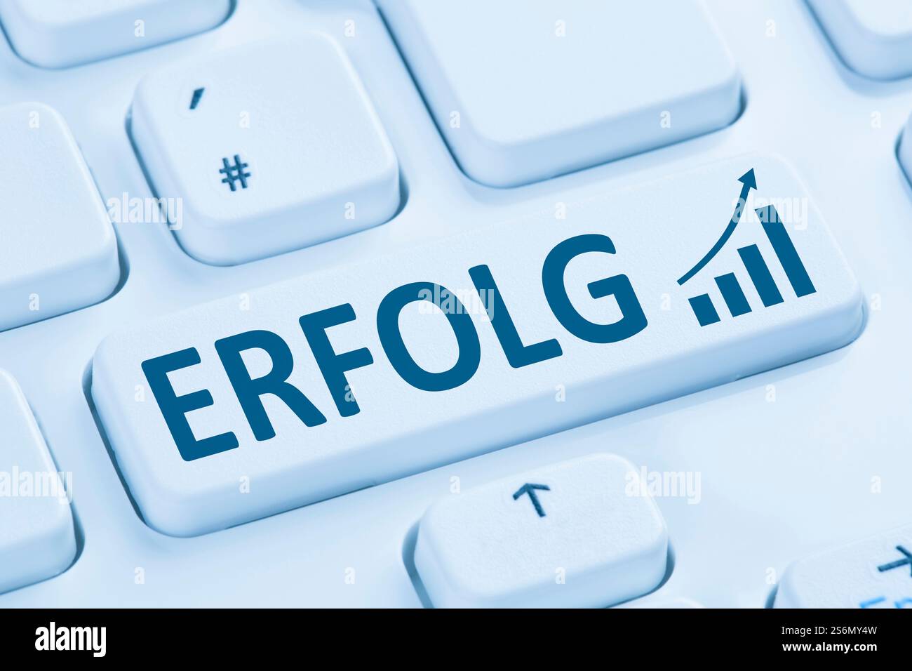 Erfolg erfolgreiche Wachstumsstrategie Business Internet Symbol blaue Computertastatur Stockfoto