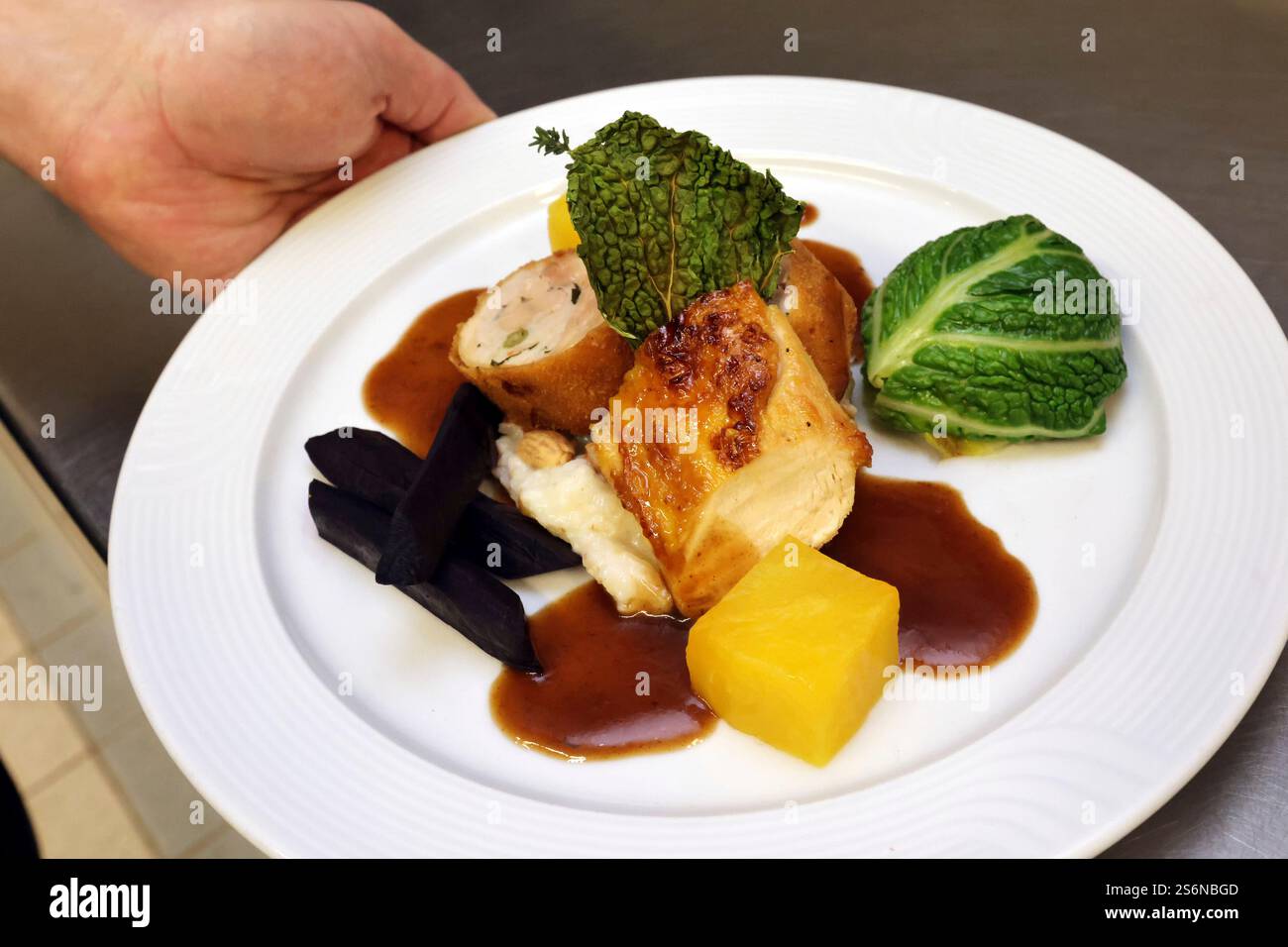 Maishähnchen mit Mandelpanierung Stockfoto