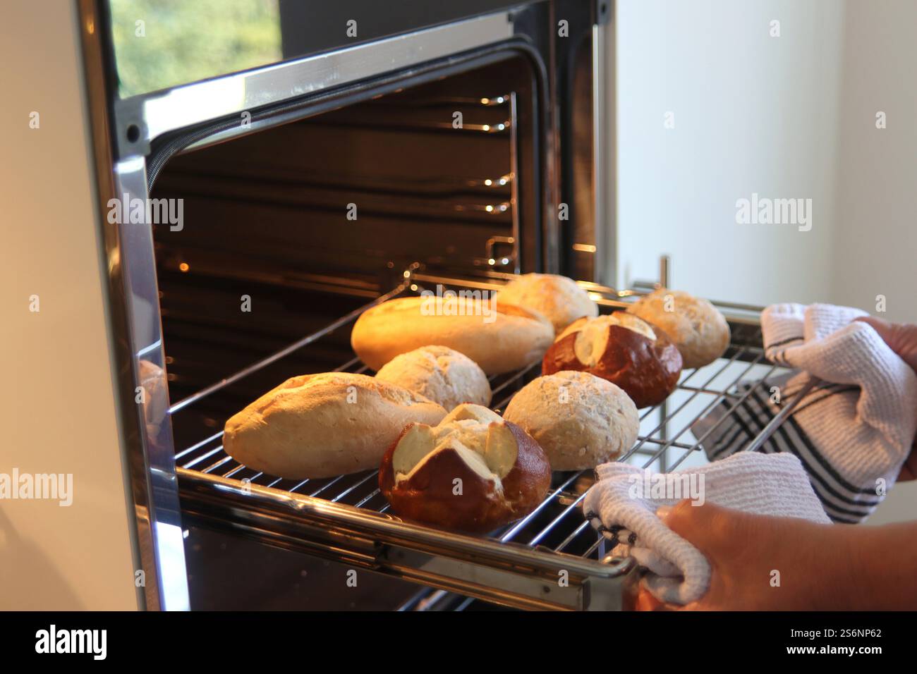 Sonntagsbrötchen aus dem Ofen Stockfoto