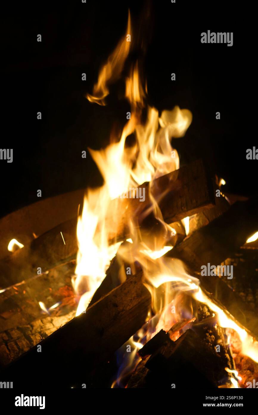 Heizen mit Holz Stockfoto