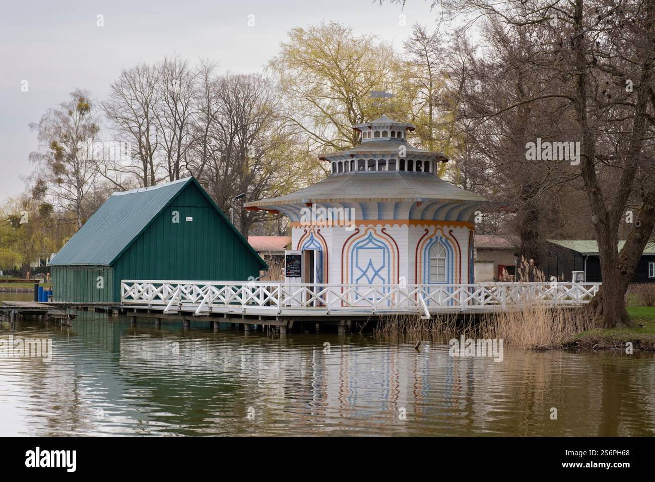 Deutschland, Mecklenburg-Vorpommern, Mecklenburgische Seenplatte, Neustrelitz, Zierker See, Waschhaus, chinesischer Pavillon Stockfoto