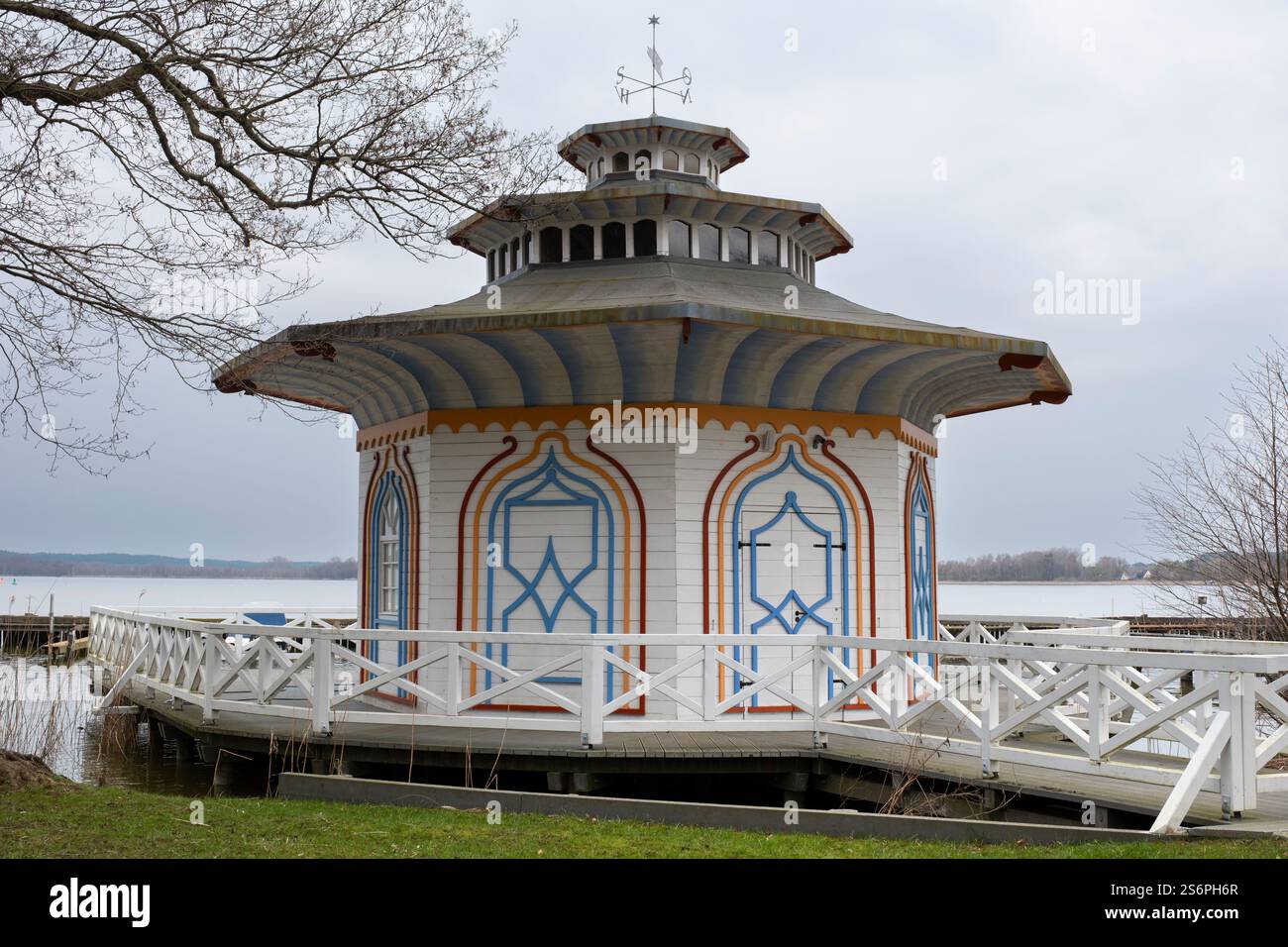 Deutschland, Mecklenburg-Vorpommern, Mecklenburgische Seenplatte, Neustrelitz, Zierker See, Waschhaus, chinesischer Pavillon Stockfoto