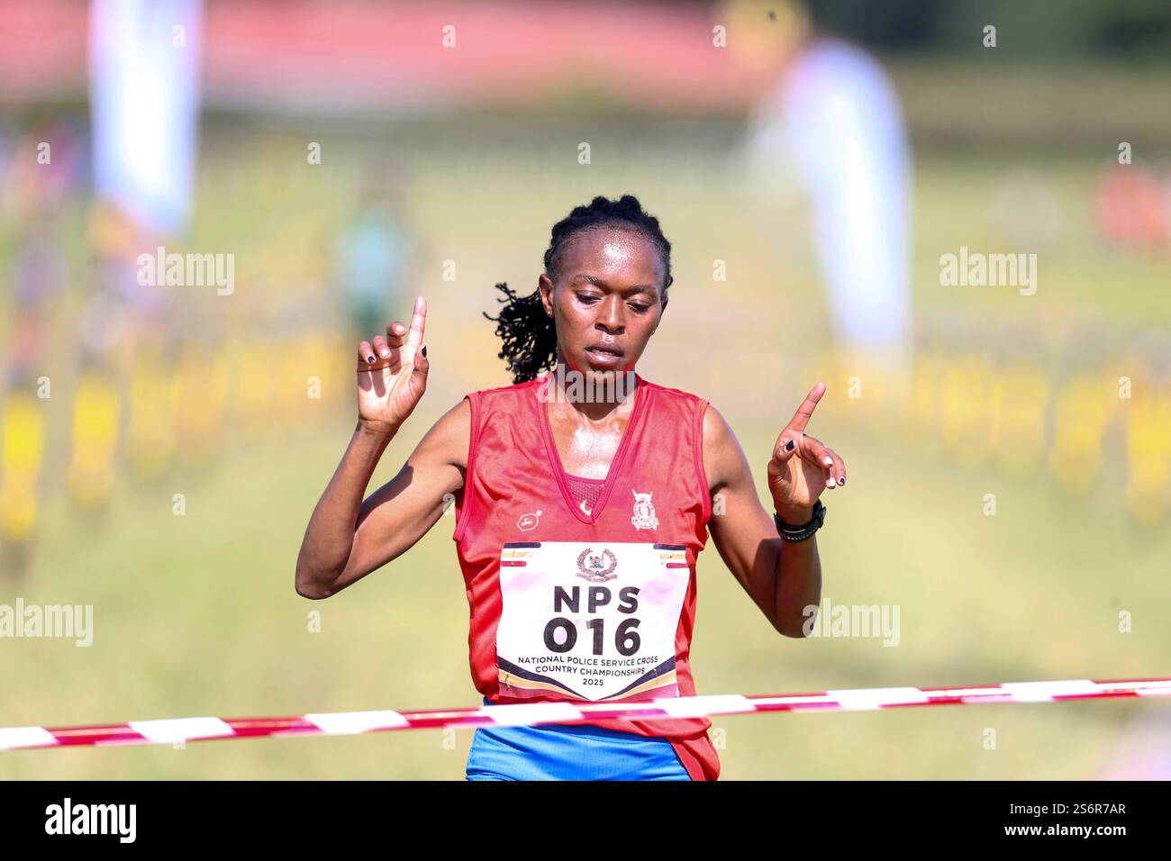 Sheila Chelagat feiert am 17. Januar 2025 beim National Police Cross Country Championsh die 10 km lange Ziellinie für ältere Frauen Stockfoto