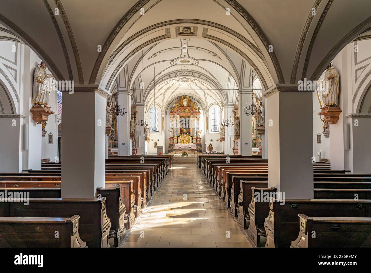 Innenraum der Pfarrkirche St. Jakob in Dachau, Bayern Stockfoto