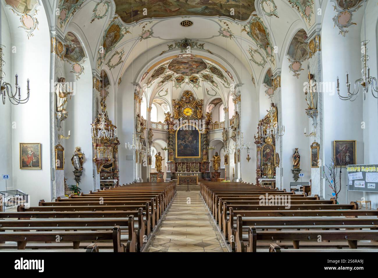 Innenraum der Pfarrkirche St. Magdalena in Fürstenfeldbruck, Bayern Stockfoto