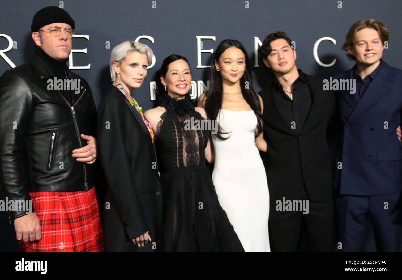 Januar 2025 für Chris Sullivan, Julia Fox, Lucy Liu, Callina Liang, Eddy Maday und West Mulholland besuchen Neon präsentiert Premiere der Präsenz am AMC Lincolm Square 13 in New York. Januar 2025Credit: RW/Mediapunch Stockfoto