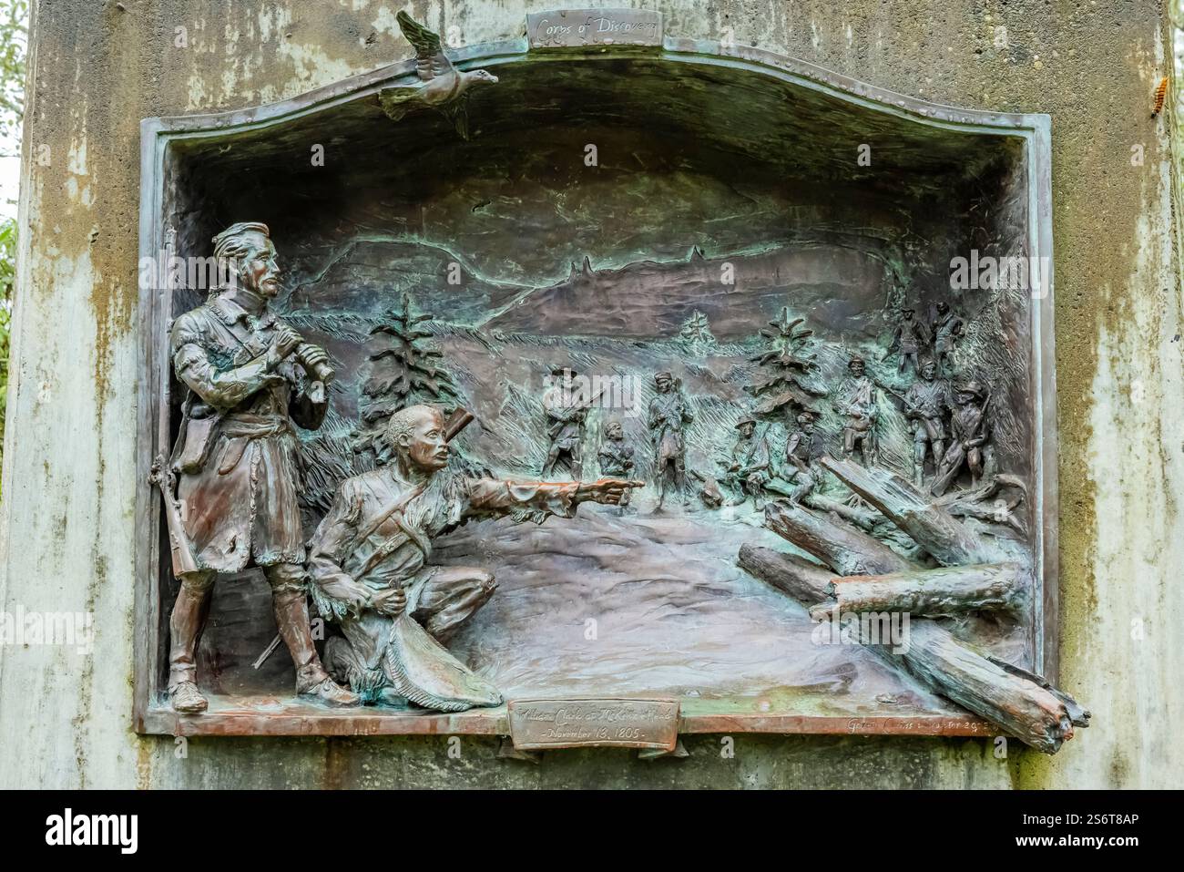 Skulptur von Captain William Clark und Slave York im McKenzie Head im Cape Enttäuschung State Park, Washington State, USA Stockfoto