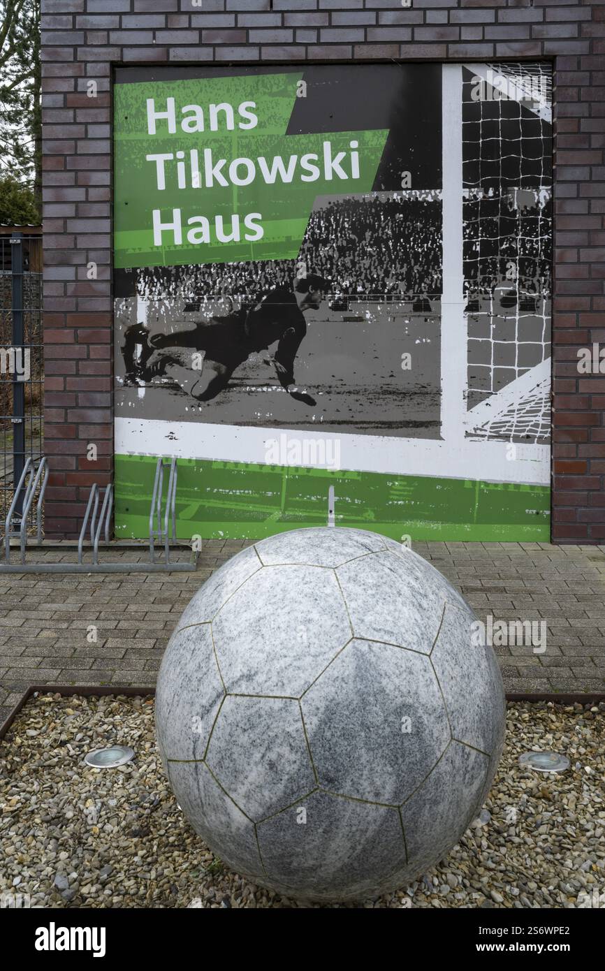 Hans Tilkowski Haus, ehemaliger Torhüter der Fußballnationalmannschaft, Bürogebäude, Methler, Kamen, Nordrhein-Westfalen, Deutschland, Europa Stockfoto