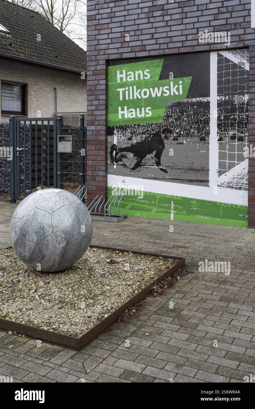 Hans Tilkowski Haus, ehemaliger Torhüter der Fußballnationalmannschaft, Bürogebäude, Methler, Kamen, Nordrhein-Westfalen, Deutschland, Europa Stockfoto