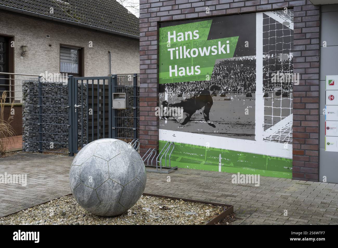 Hans Tilkowski Haus, ehemaliger Torhüter der Fußballnationalmannschaft, Bürogebäude, Methler, Kamen, Nordrhein-Westfalen, Deutschland, Europa Stockfoto