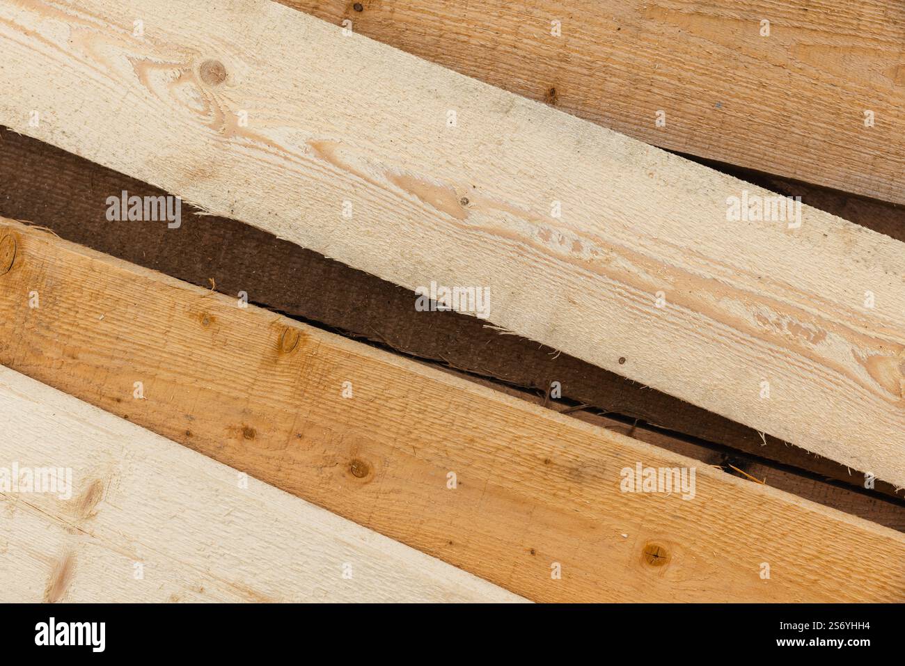 Neue Bretter aus Kiefernholz, Hintergrundfotostruktur Stockfoto