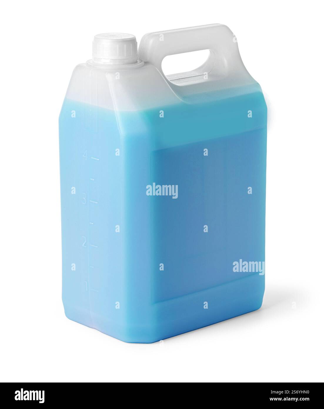 Dose mit nicht gefrorener Flüssigkeit, isoliert auf weiß. Blaue Frostschutzflüssigkeit für Auto im Kanister. Plastikflasche oder Gallone Handgel, Seife oder Handsaniti Stockfoto