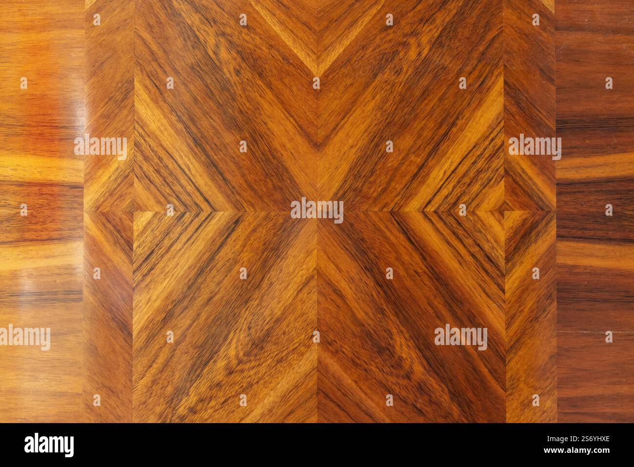 Alte Hintergrundfotografie im Innenraum, Vorderansicht der Holzmöbel Stockfoto