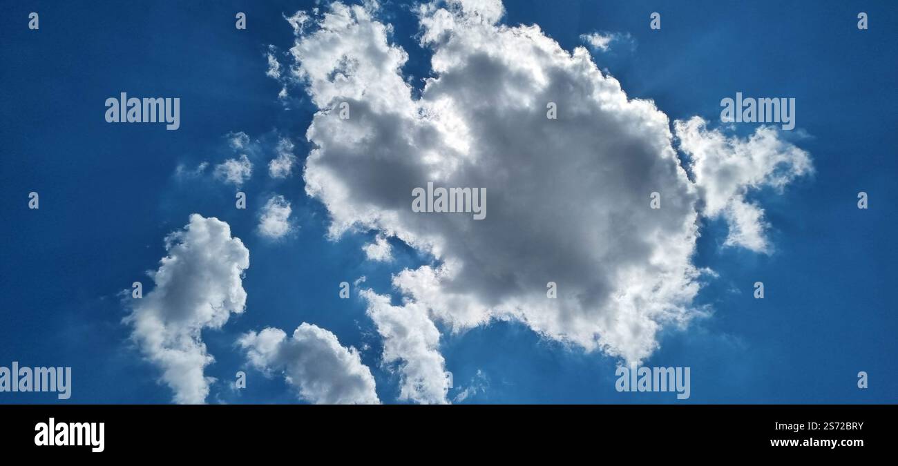 Wolkengebilde Stockfoto
