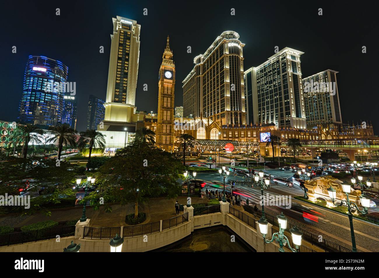 Blick auf das Londoner Hotel in Macau bei Nacht Stockfoto