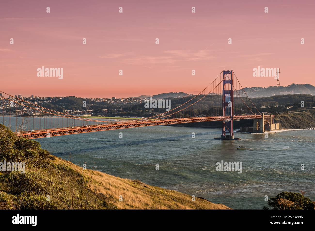 Golden Gate Bridge in San Francisco, Kalifornien bei Sonnenuntergang Stockfoto