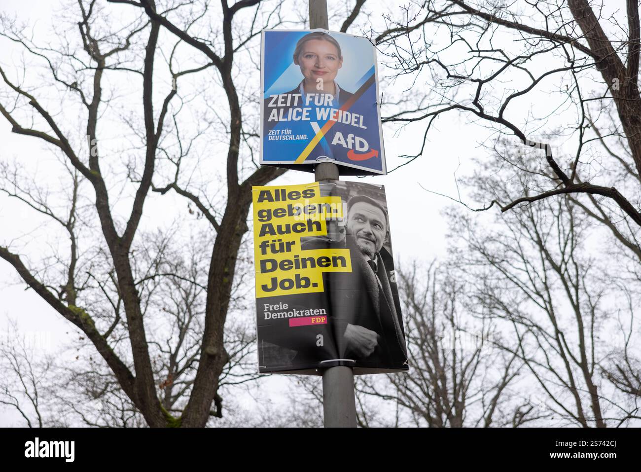 Wahlplakate In Berlin 2025 Berlin Deutschland 18 Januar 2025 wahlplakate-in-berlin-2025-berlin-deutschland-18-januar-2025