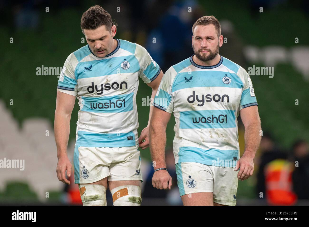 Dublin, Irland. Januar 2025. Charlie Ewels aus Bath und Thomas du Toit aus Bath enttäuscht nach dem Spiel des Investec Champions Cup, Pool 2, Runde 4 zwischen Leinster Rugby und Bath Rugby im Aviva Stadium in Dublin, Irland am 18. Januar 2025 (Foto: Andrew SURMA/ Credit: SIPA USA/Alamy Live News Stockfoto