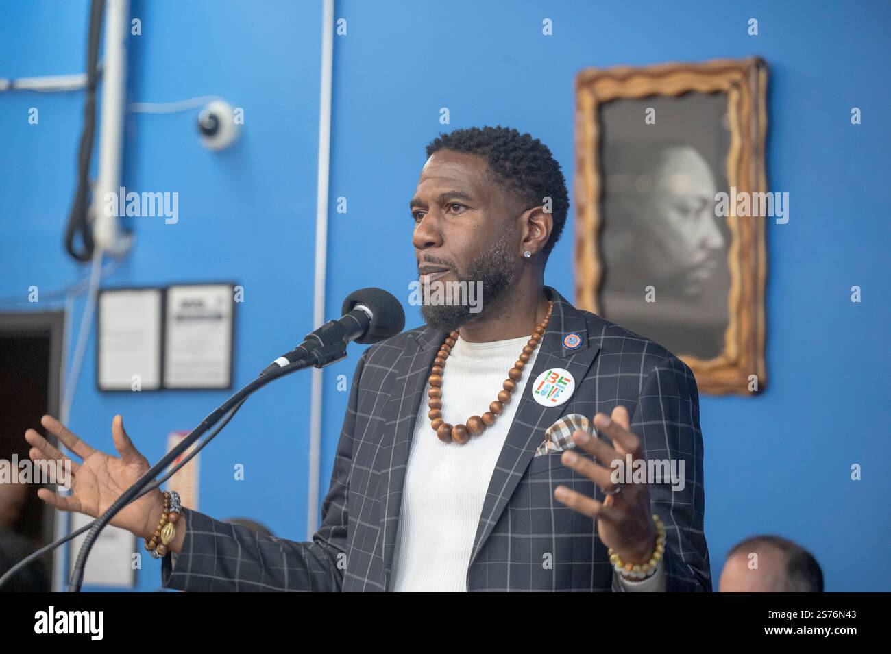 New York, Usa. Januar 2025. New York City Staatsanwalt Jumaane Williams spricht während eines Martin Luther King Jr. Tagesveranstaltung in Harlem. (Foto: Ron Adar/SOPA Images/SIPA USA) Credit: SIPA USA/Alamy Live News Stockfoto