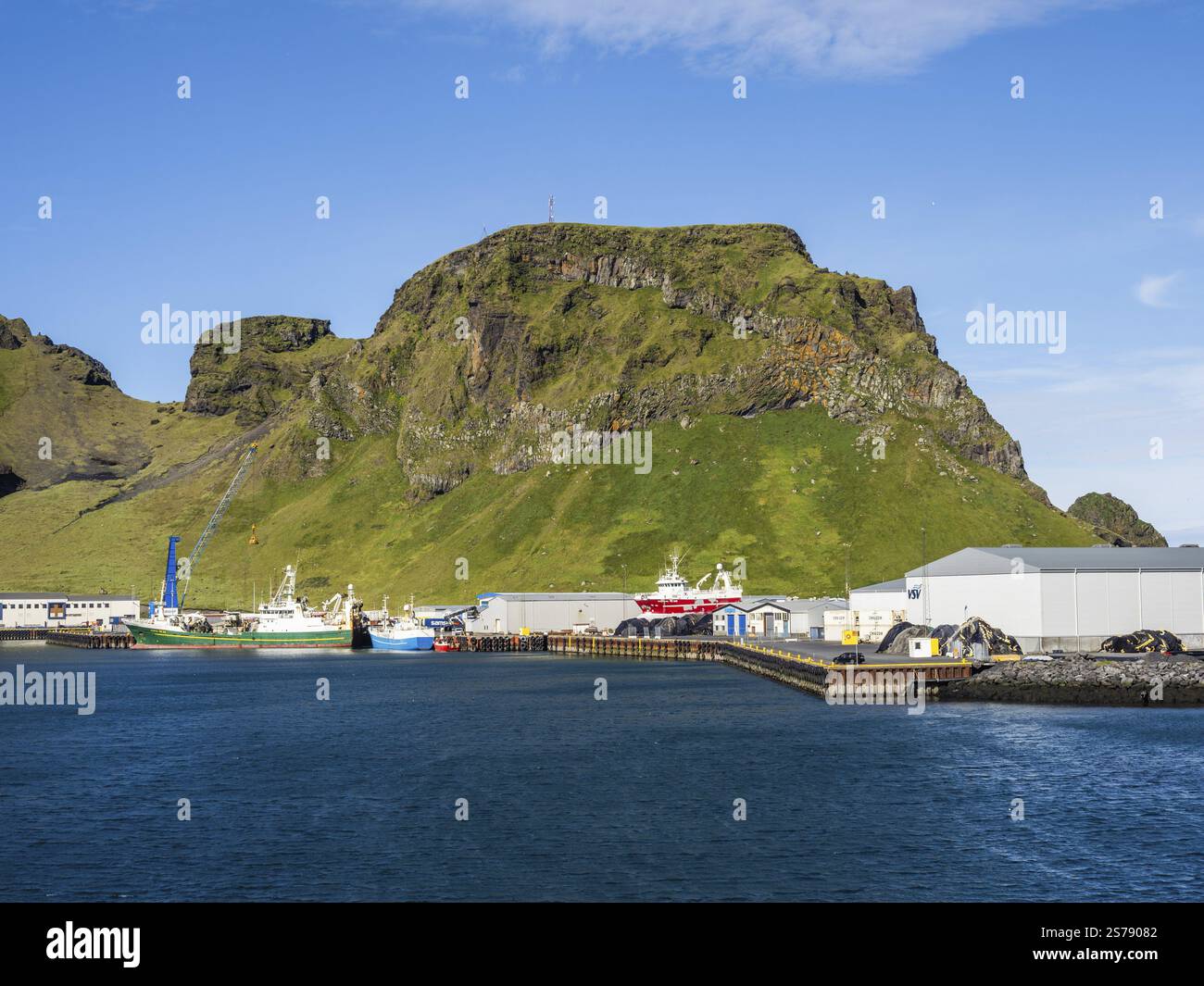 Trawler und Fischerboote im Hafen, Heimaey, Westman Islands, Island, Europa Stockfoto