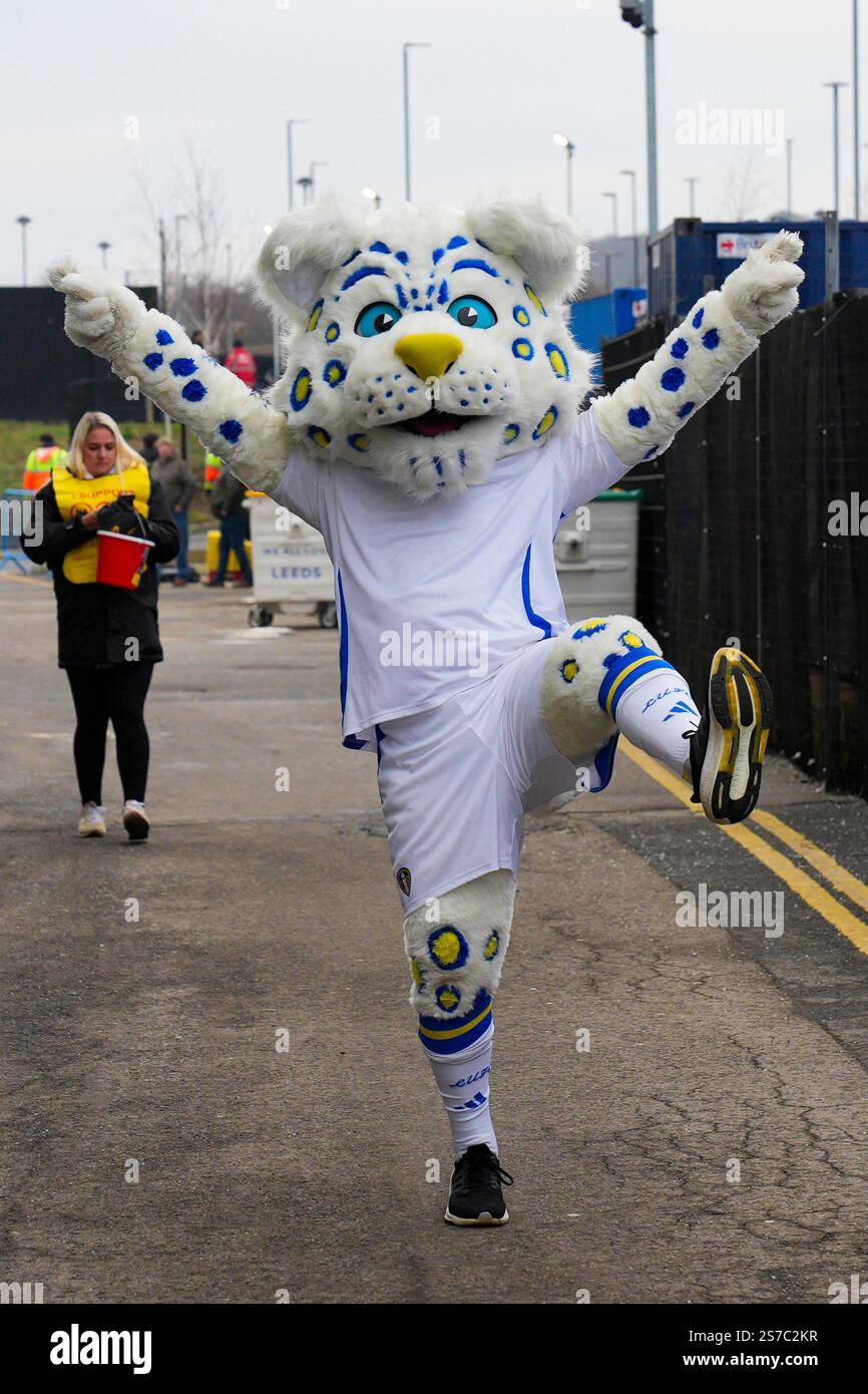 Leeds, Großbritannien. Januar 2025. Leeds United Kop Cat Mascot Tiger während des Leeds United FC gegen Sheffield Wednesday FC Skybet EFL Championship Match in Elland Road, Leeds, England, Vereinigtes Königreich am 19. Januar 2025 Credit: Eleanor Hoad/Every Second Media Credit: Every Second Media/Alamy Live News Stockfoto