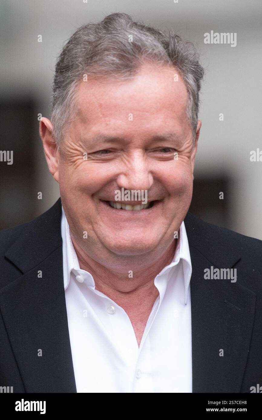 London, Großbritannien. Januar 2025. Piers Morgan verlässt das BBC Broadcasting House, nachdem er am Sonntag mit Laura Kuenssberg aufgetreten ist. Quelle: Justin Ng/Alamy Live News Stockfoto