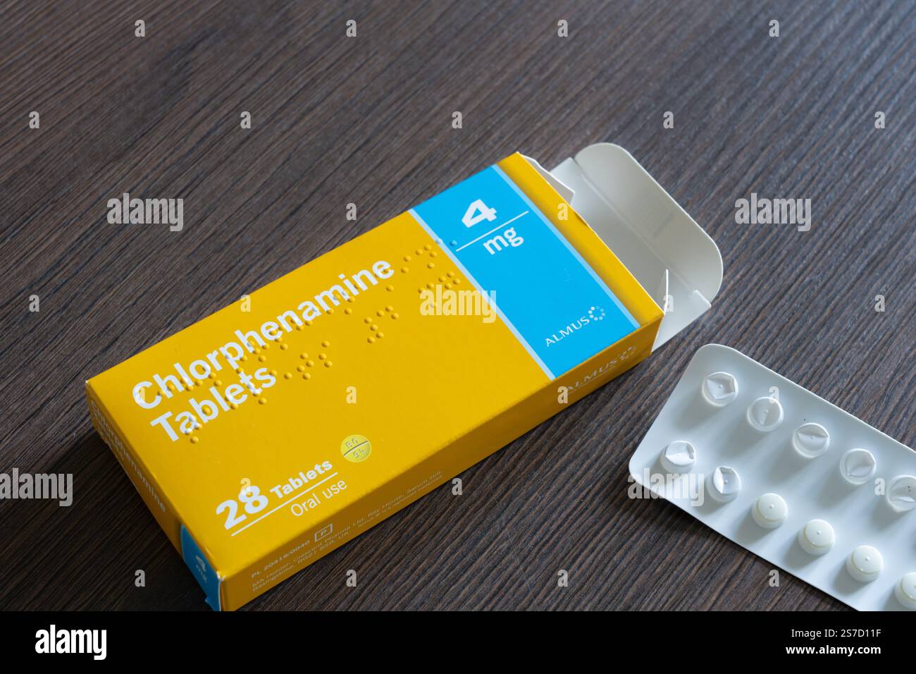 Stockfoto der Schachtel und Blisterpackung von Chlorphentamin-Tabletten des Pharmaunternehmens Almus. Antihistaminika-Allergie-Linderung. UK Stockfoto