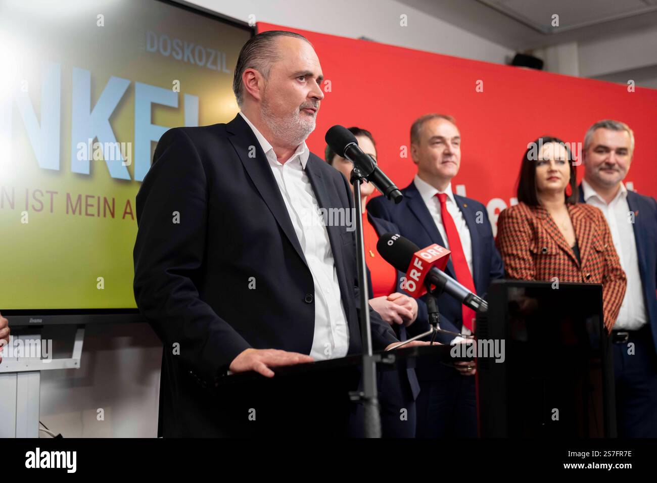 Kommunalwahlen im österreichischen Burgenland, Landeshauptmann HANS PETER DOSKOZIL von der SPOE-Partei bei einer Pressekonferenz nach der Wahl. Eisenstadt Burgenland Österreich Stockfoto