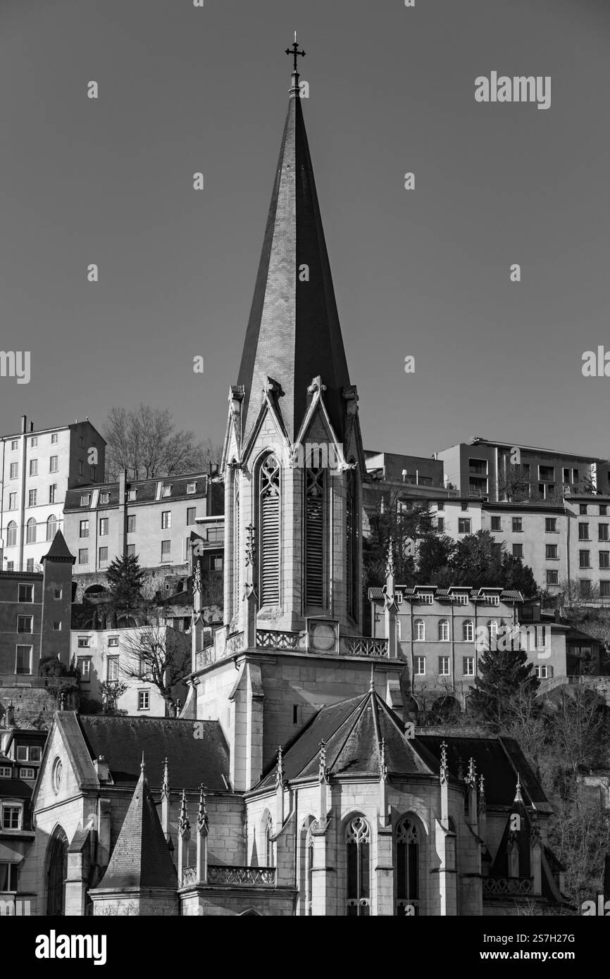 St. George Kirche und Gebäude rund um den Fluss Saone, der Altstadt von Lyon, Frankreich. Stockfoto