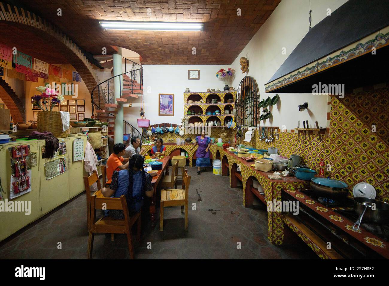 Teotitlán del Valle, Oaxaca, Mexiko; 1. Januar 2025: Restaurant Tlamanalli. Traditionelle Küche von Küchenchef Abigail Mendoza in Oaxaca, Mexiko. Stockfoto