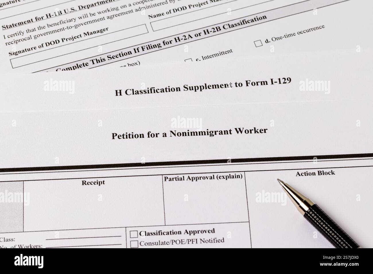 Dokumente für Visumanträge für nicht eingewanderte Arbeitnehmer. H-2A Zeitarbeiter in der Landwirtschaft, ausländischer Arbeiter in der Landwirtschaft in der Knappheit. Stockfoto