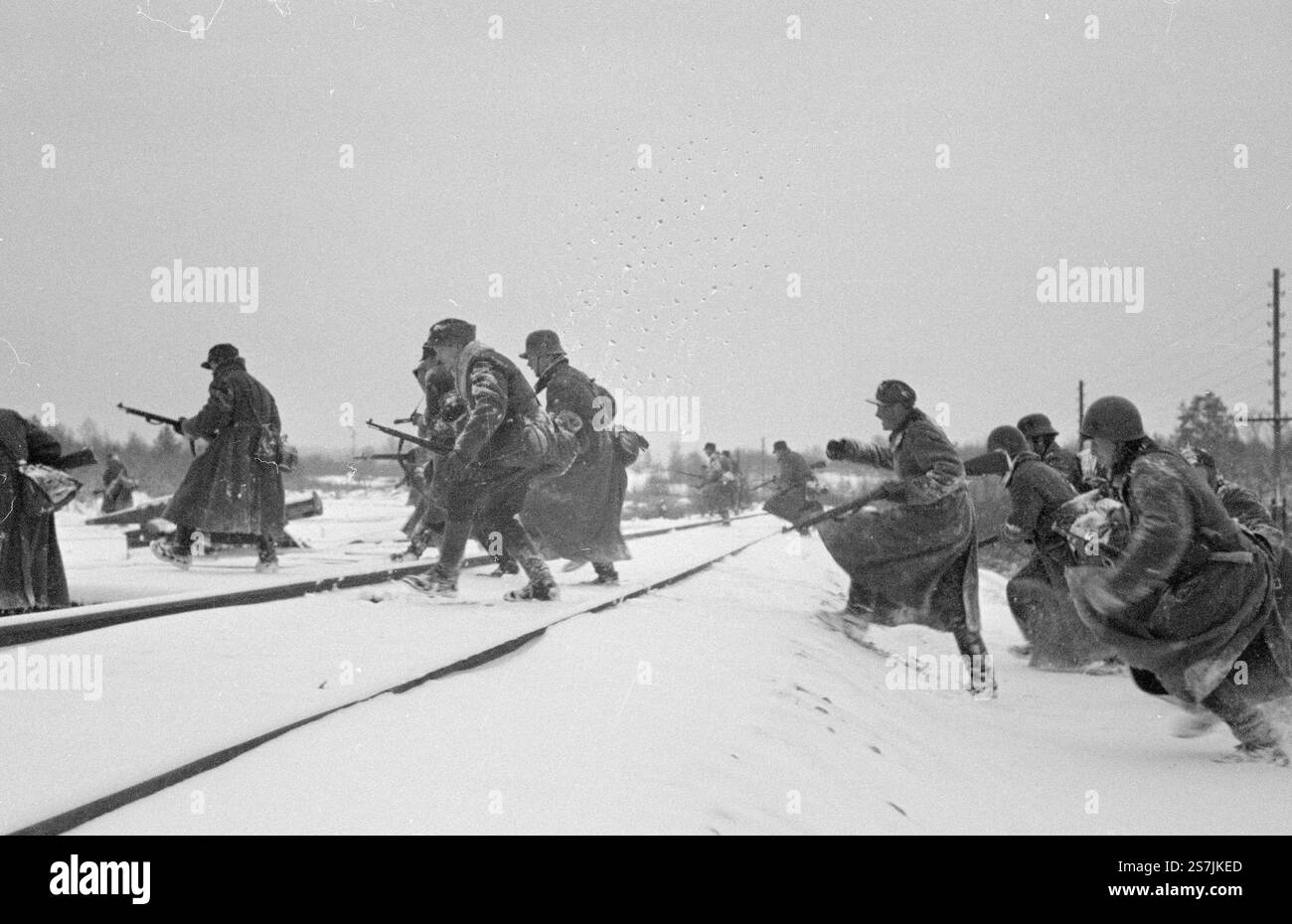 Finnische Soldaten überquerten 1941 die Murmansker Eisenbahn. Der Fortsetzungskrieg. 2. Weltkrieg Stockfoto