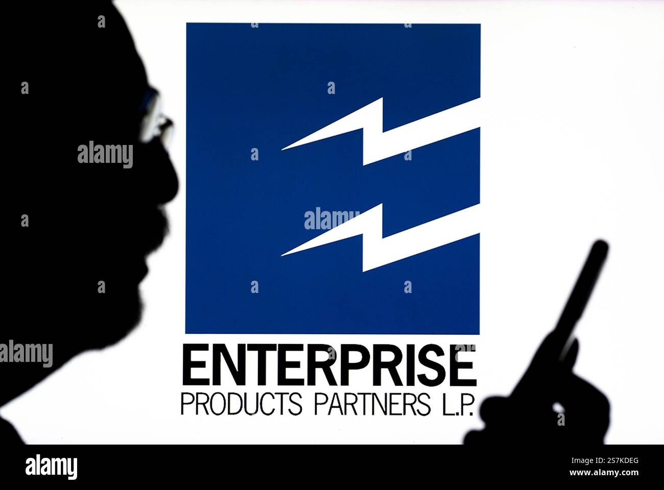 Deutschland. Januar 2025. In dieser Abbildung wird das LP-Logo von Enterprise Products Partners auf einem Monitor angezeigt. (Credit Image: © Valera Golovniov/SOPA Images via ZUMA Press Wire) NUR REDAKTIONELLE VERWENDUNG! Nicht für kommerzielle ZWECKE! Stockfoto