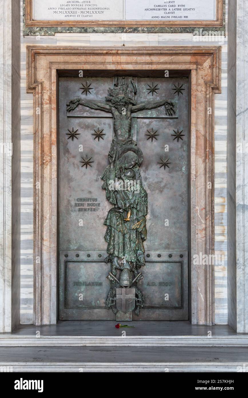 Alte Bronzetür, Lateranbasilika, Rom, Italien Stockfoto