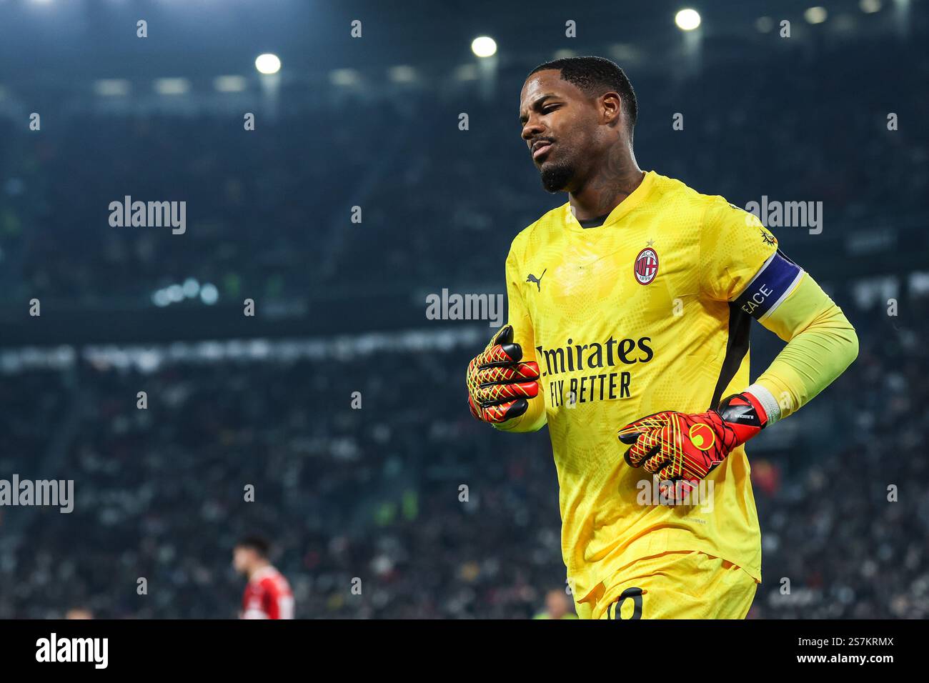 Mike Maignan vom AC Milan reagiert auf das Fußballspiel der Serie A 2024/25 zwischen Juventus FC und AC Milan im Allianz Stadium. Endpunktzahl: Juventus 2:0 Mailand Stockfoto