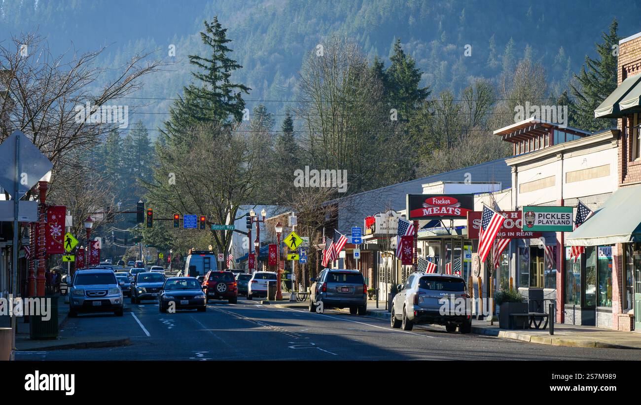 Issaquah, WA, USA - 19. Januar 2025; Downtown Issaquah Front Street im East King County Washington Stockfoto