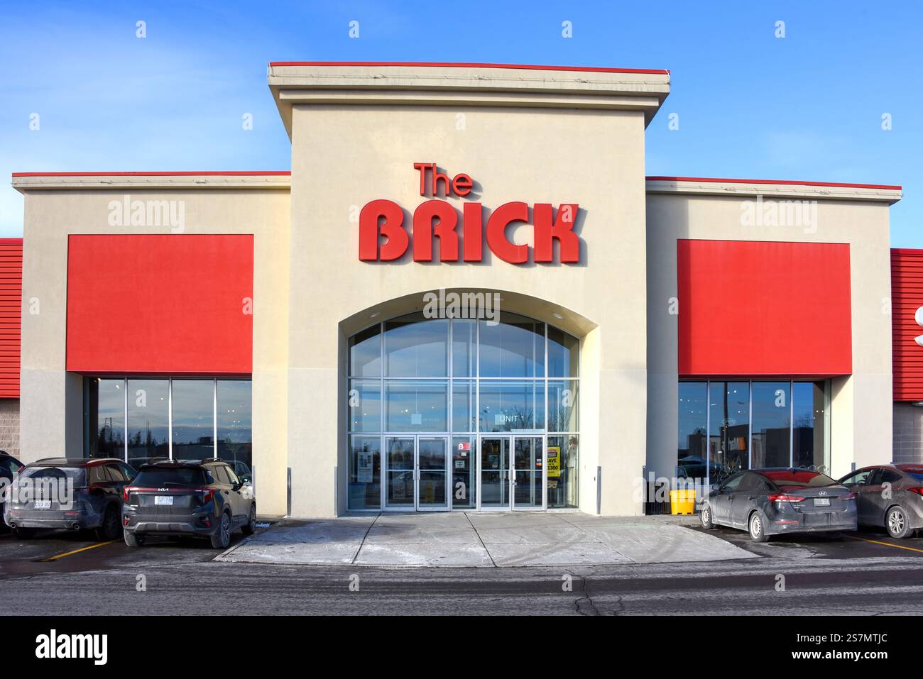 Ottawa, Kanada: The Brick Ltd. Ist ein kanadischer Einzelhändler für Möbel, Matratzen, Haushaltsgeräte und Heimelektronik. Es wurde 2012 von Leon’s erworben Stockfoto