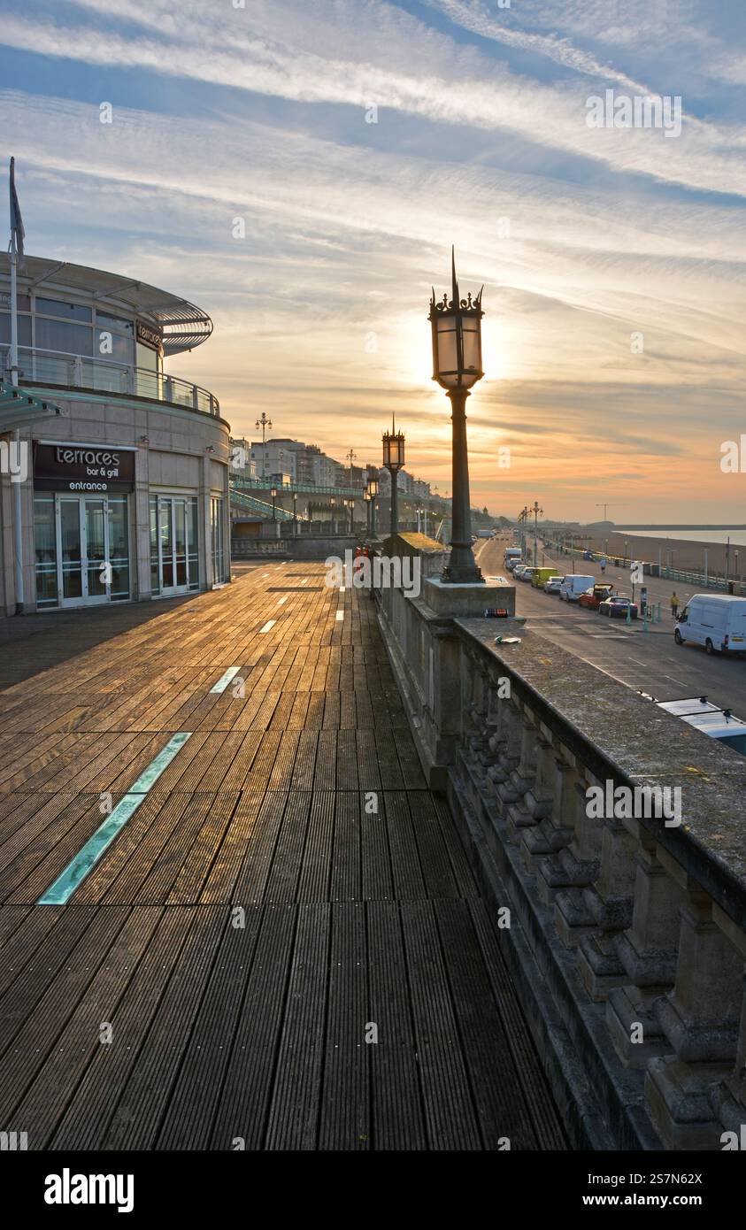 Brighton, United Kingdon - 28. September 2014; Brighton Promenade and Beach at Dawn. Stockfoto