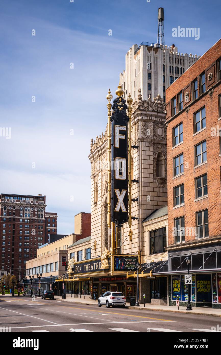 St. Louis, MO USA - 9. April 2019: Das Fox Theatre, ein ehemaliger Kinopalast, ist ein Zentrum für darstellende Künste. Stockfoto