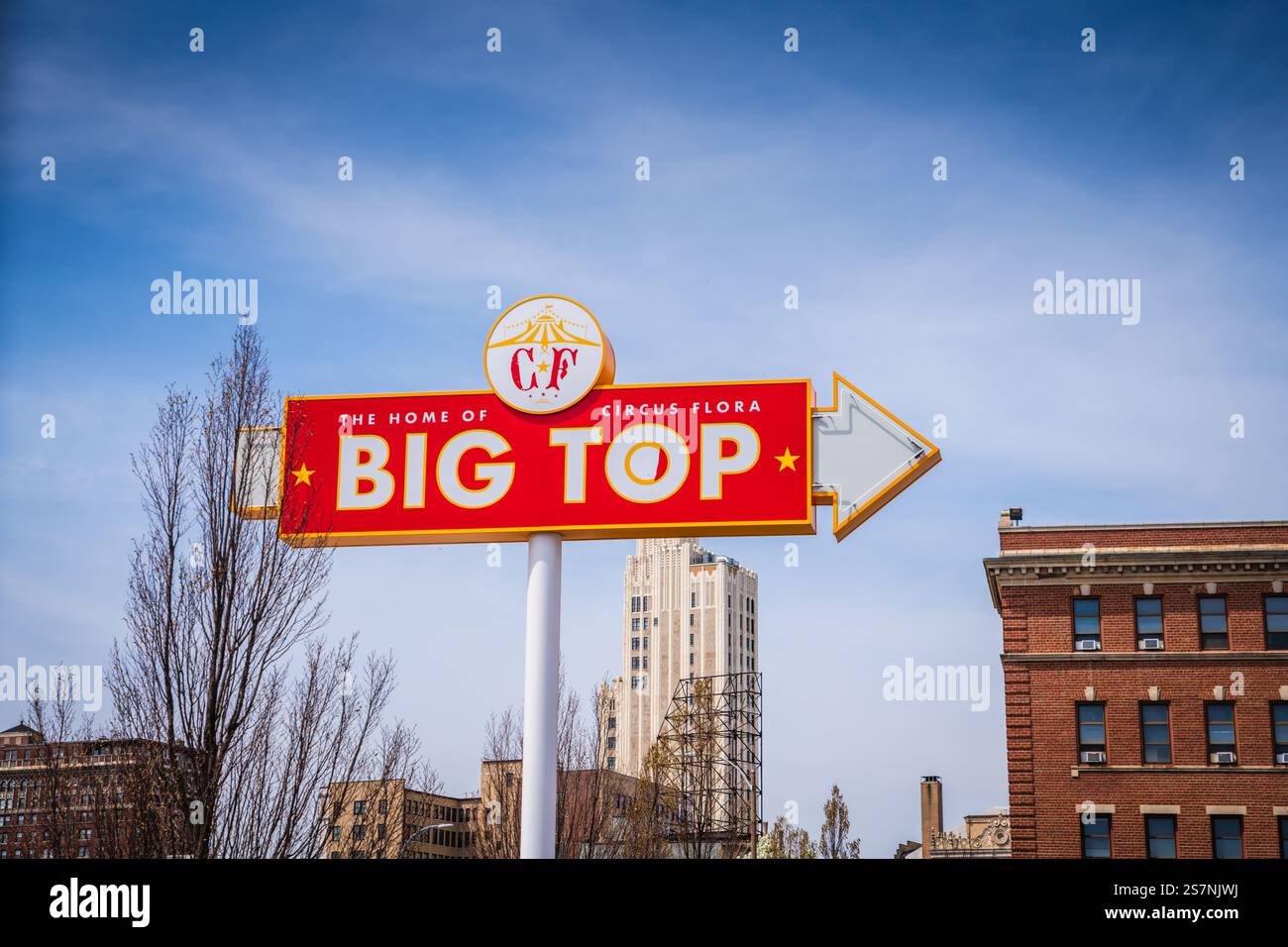 St. Louis, MO USA - 9. April 2019: Circus Flora ist eine Theatergruppe, die sich auf Zirkusproduktionen spezialisiert hat. Stockfoto St. Louis, MO USA - 9. April 2019: Circus Flora ist eine Theatergruppe, die sich auf Zirkusproduktionen spezialisiert hat. Stockfoto