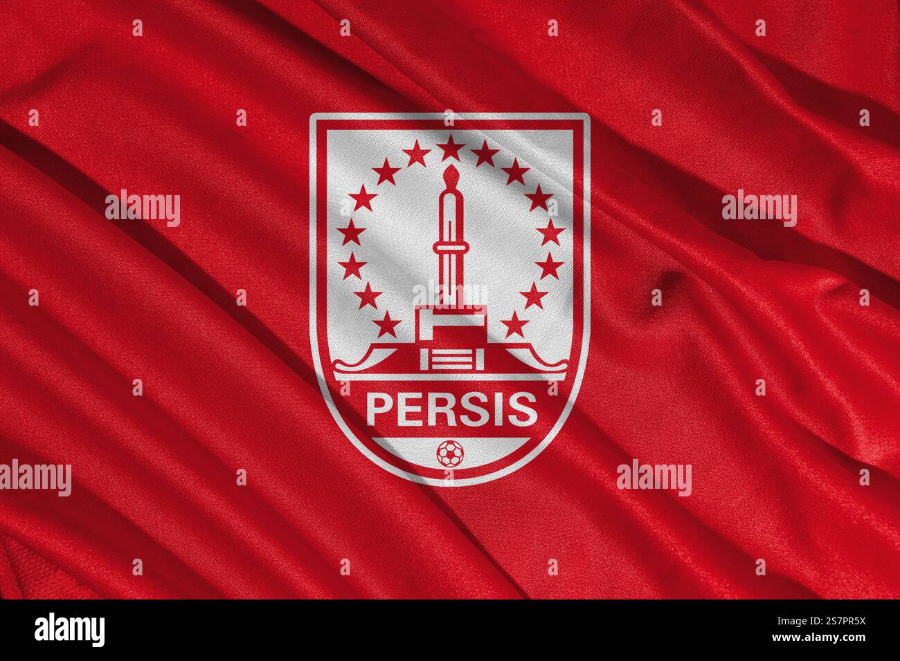 Pringsewu, lampung; 20. Januar 2025; Flagge des indonesischen Fußballvereins der 1. Liga Persis Solo mit strukturiertem Material Stockfoto