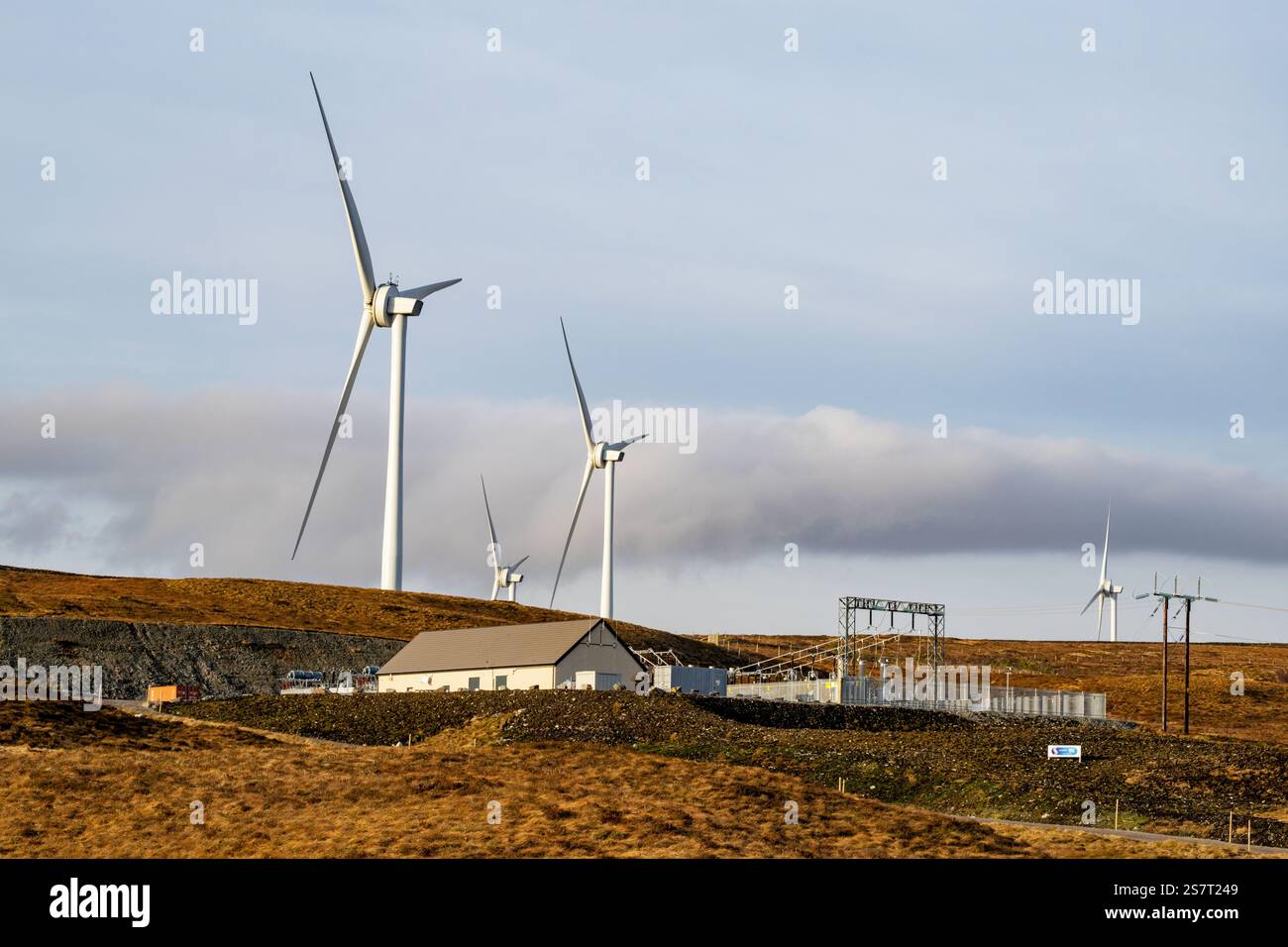 Ein Bild des Windparks Creag Riabhach im Nordwesten Schottlands in der Nähe der Siedlung Altnaharra, Sutherland. Stockfoto