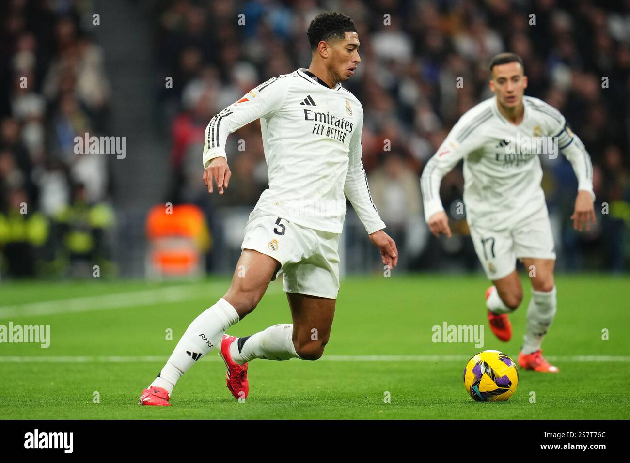 Madrid, Spanien. Januar 2025. Jude Bellingham von Real Madrid spielte am 19. Januar 2025 im Santiago Bernabeu Stadion während des La Liga EA Sports Matches zwischen Real Madrid und UD Las Palmas. (Foto: Bagu Blanco/PRESSINPHOTO) Credit: PRESSINPHOTO SPORTS AGENCY/Alamy Live News Stockfoto