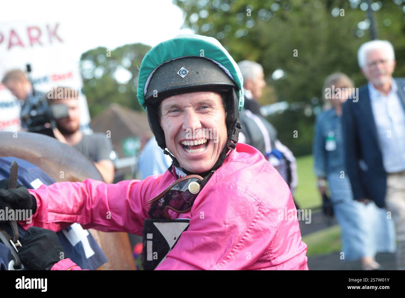 Richard Johnson OBE (* 21. Juli 1977) ist ein ehemaliger englischer National Hunt Jockey. Johnson ist der zweiterfolgreichste Gewinner in der Geschichte der Nation Stockfoto