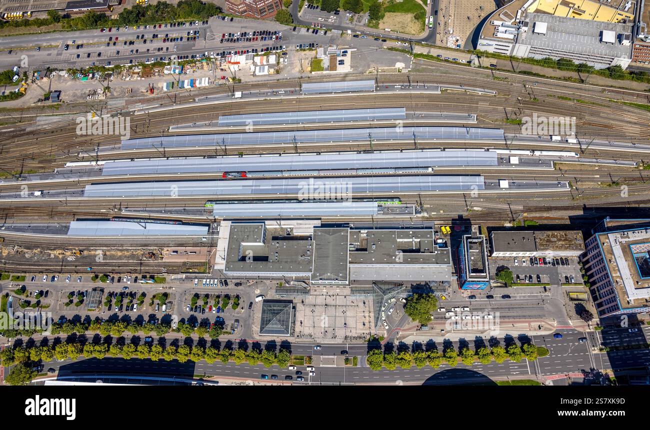 Luftaufnahme, Hauptbahnhof, Dortmund und Bahnsteige, Bahnhofsgebäude und Bahnhofsvorplatz, Stadt, Dortmund, Ruhrgebiet, Nordrhein-Westfalen, Deutschland Stockfoto
