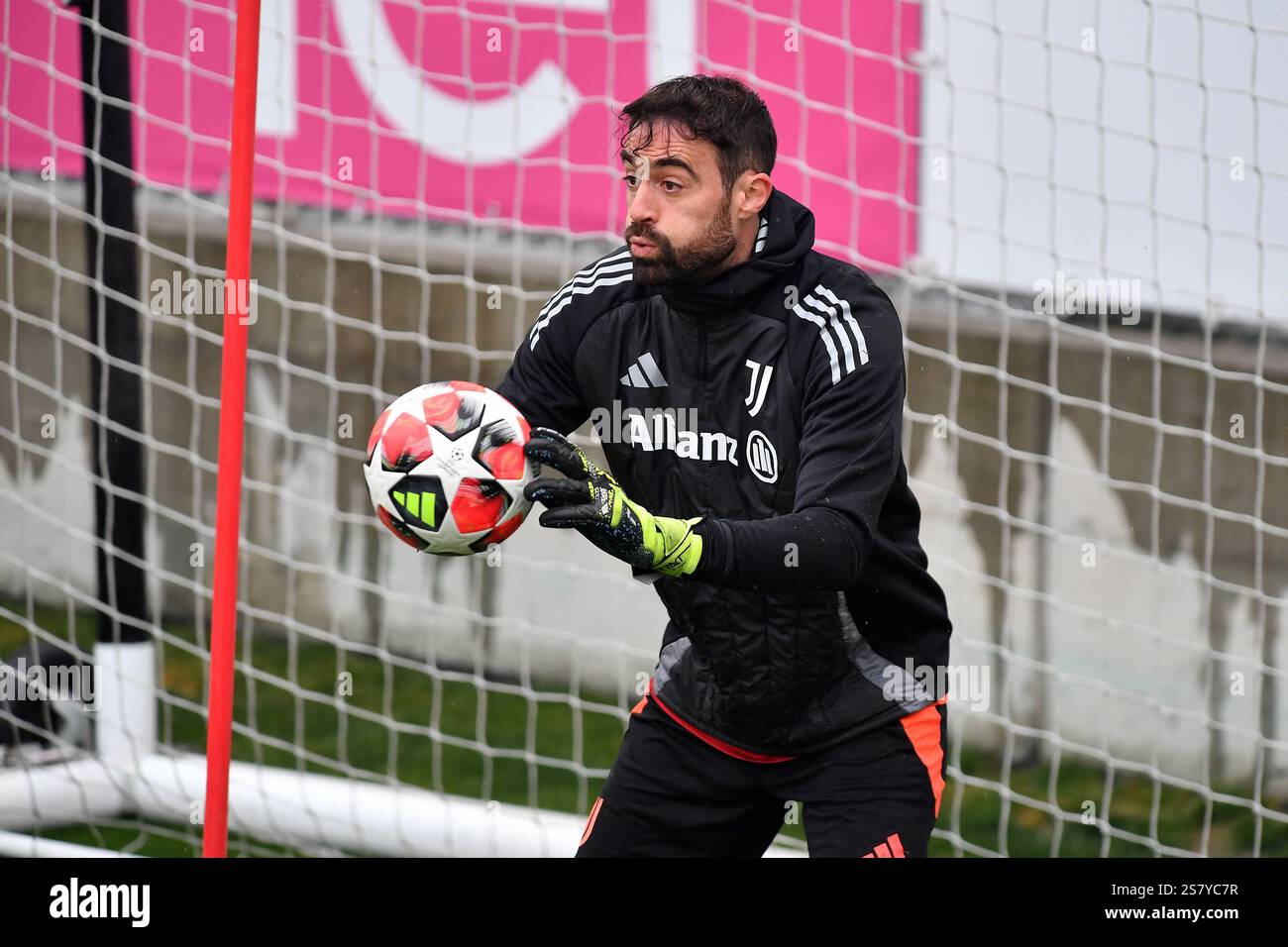 Turin, Italien. Januar 2025. Carlo Pinsoglio vom FC Juventus während des Trainings in der Champions League 2024/2025 beim JTC Continassa am 20. Januar 2025 in Turin, Italien - ph Giuliano Marchisciano Credit: Independent Photo Agency/Alamy Live News Stockfoto