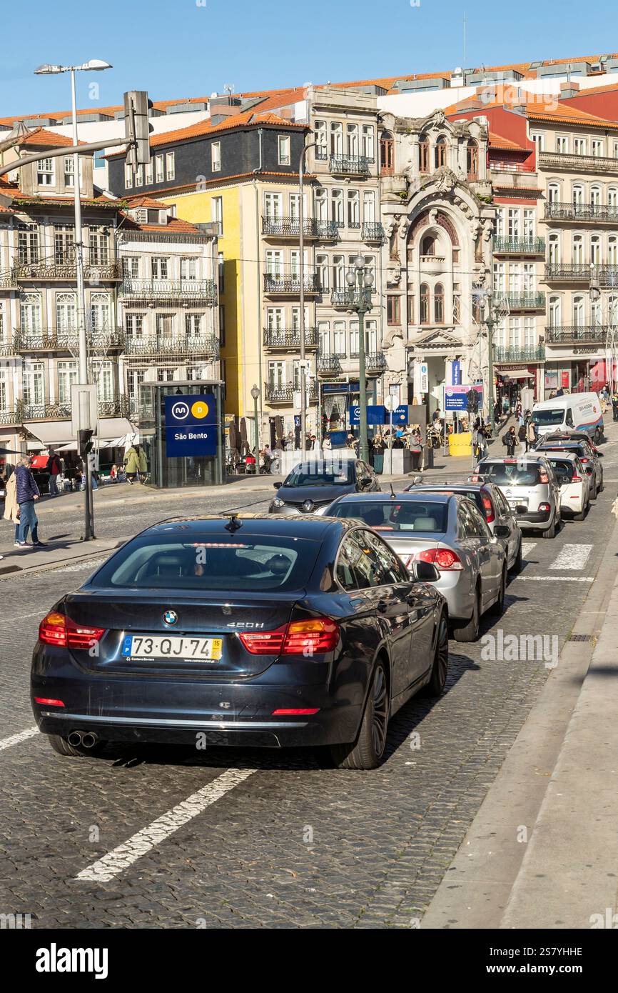 Blick auf die Av. Dom Afonso Henrigues, Porto (Portugal) Stockfoto